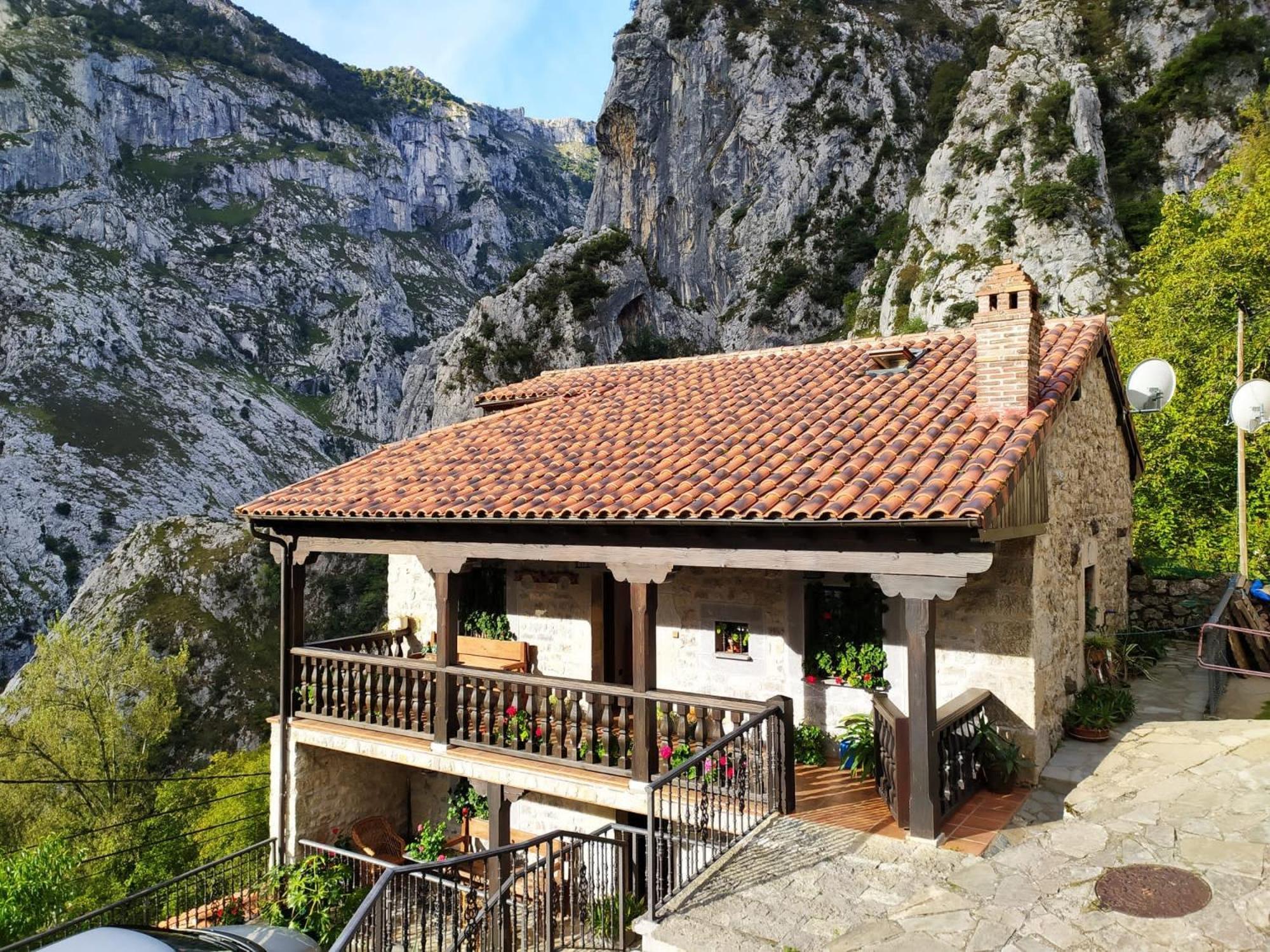 El Portal Del Abuelo Apartment Arenas De Cabrales Exterior photo
